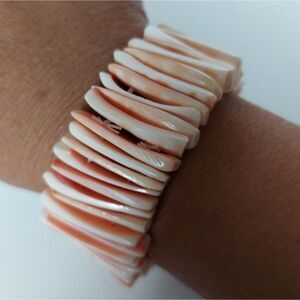 Vintage Pink Peach Cream Luhuanus Curly Shell Stretch Bracelet